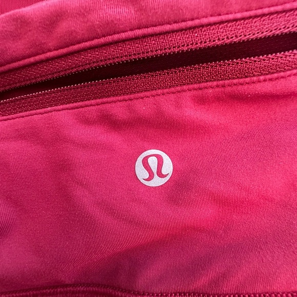 Lululemon women’s 8 lace mesh detail Burgundy Leggings - Picture 9 of 13